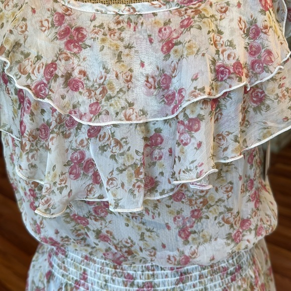 Iz Byer size medium beautiful sheer ruffle floral top - Picture 2 of 4